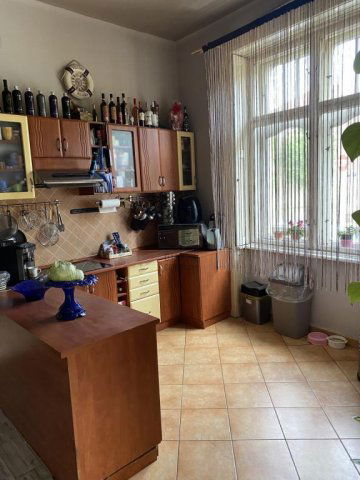 Eladó családi ház, Cegléden 79.9 M Ft, 8 szobás