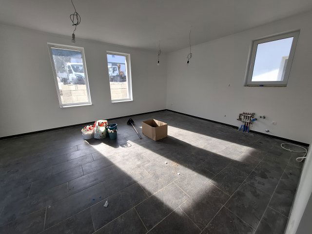 Eladó téglalakás, Mendén 65 M Ft, 4 szobás