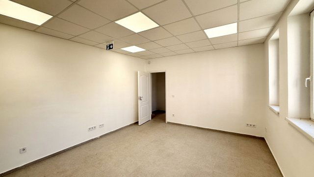 Kiadó iroda, Debrecenben 250 E Ft / hó, 3 szobás