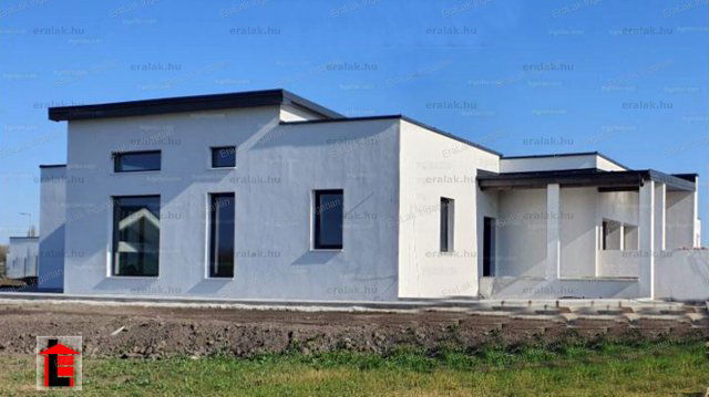 Eladó családi ház, Győrött 210 M Ft, 4 szobás