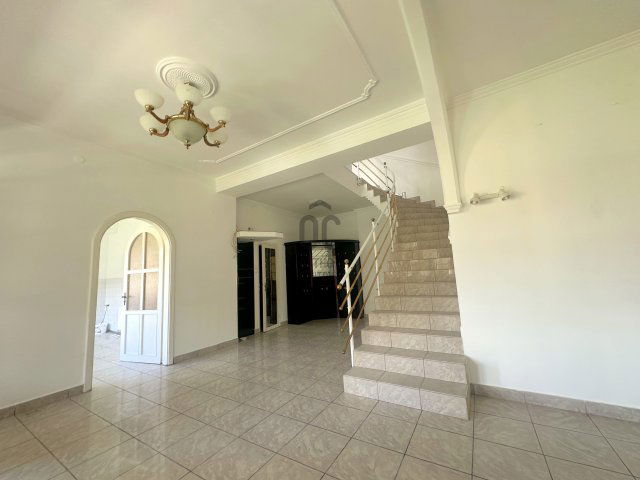 Kiadó családi ház, albérlet, Gödön 1000 E Ft / hó, 8 szobás