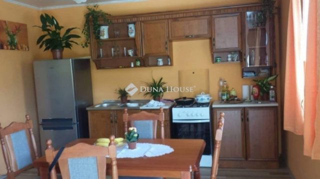 Eladó családi ház, Tápióságon 30 M Ft, 3 szobás