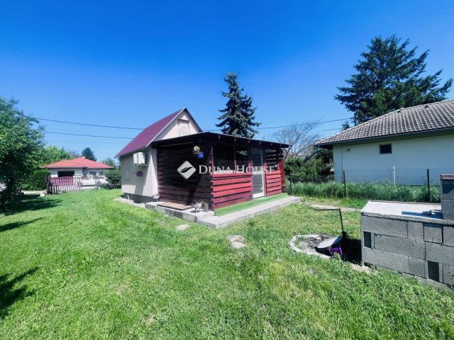 Eladó nyaraló, Dunaújvárosban 20 M Ft, 1 szobás
