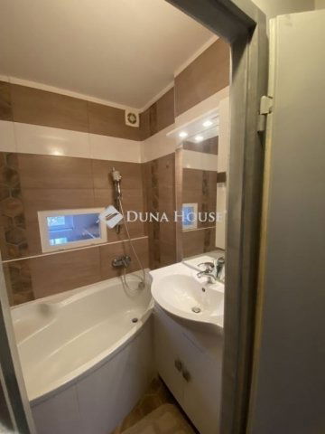 Eladó panellakás, Szegeden 72 M Ft, 3 szobás