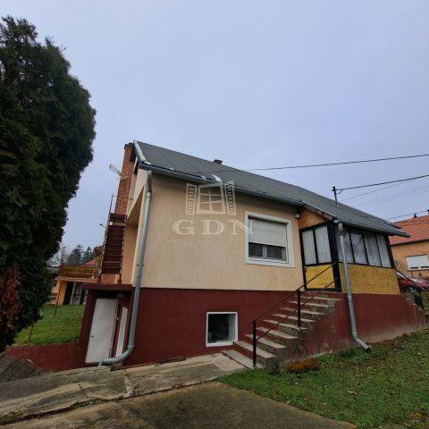 Eladó családi ház, Balatonkenesén 88.9 M Ft, 3 szobás