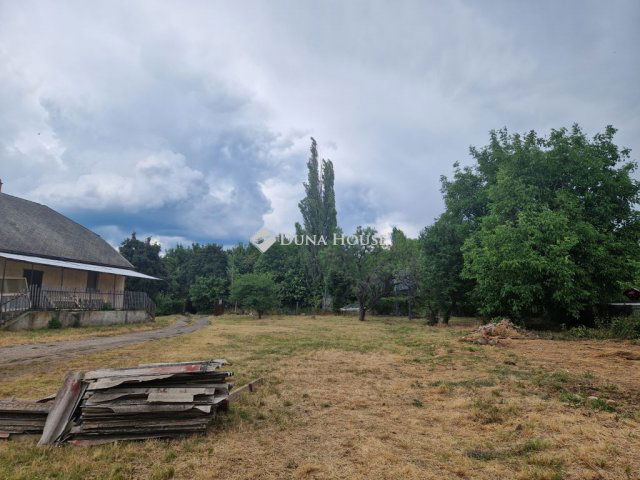 Eladó telek, Gyöngyösön, Karácsondi úton 55 M Ft