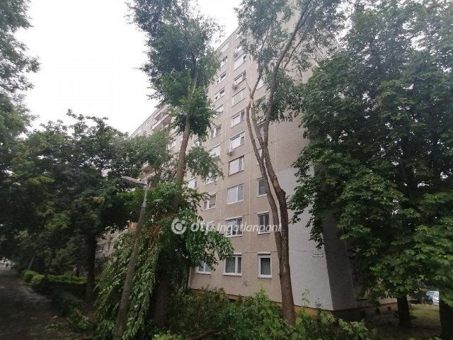 Eladó panellakás, Debrecenben 64.9 M Ft, 3 szobás