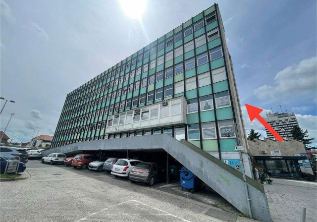 Kiadó iroda, Veszprémben, Kossuth Lajos utcában 80 E Ft / hó