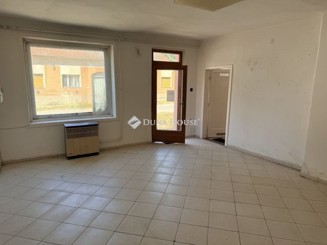 Kiadó üzlethelyiség, Pécsváradon 80 E Ft / hó