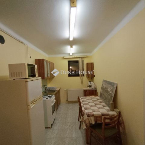 Kiadó családi ház, albérlet, Kecskeméten 180 E Ft / hó