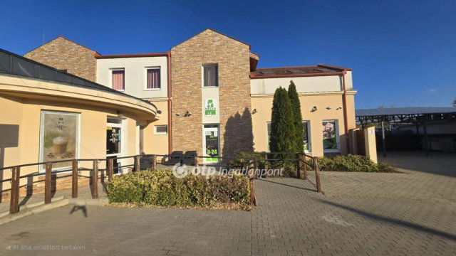 Kiadó üzlethelyiség, Nádudvaron 1000 E Ft / hó