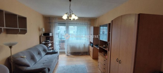 Eladó panellakás, Tatabányán 37.5 M Ft, 2 szobás