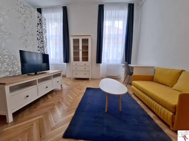 Kiadó téglalakás, albérlet, Pécsett 180 E Ft / hó, 1 szobás