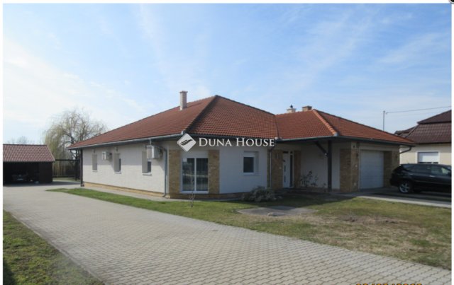Eladó családi ház, Délegyházán 165 M Ft, 4 szobás
