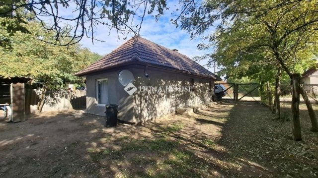 Eladó családi ház, Pilisen 15.5 M Ft, 2 szobás