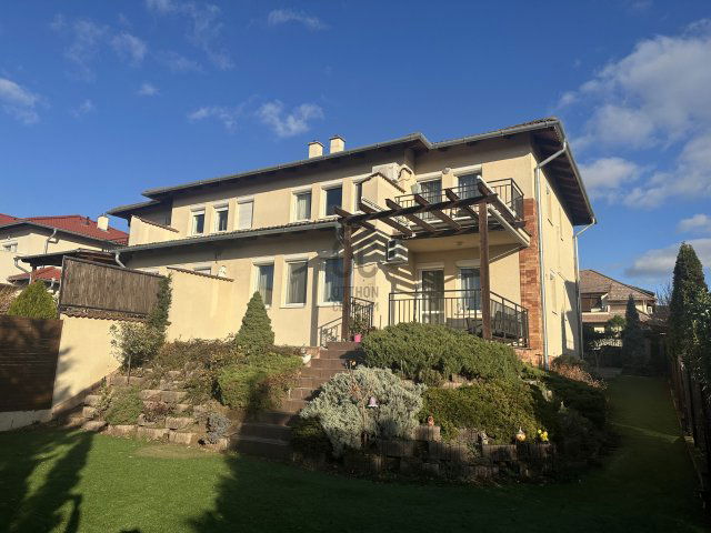 Eladó családi ház, Dunakeszin 189 M Ft, 6 szobás