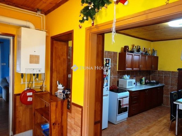 Eladó családi ház, Tóalmáson 51.9 M Ft, 5 szobás