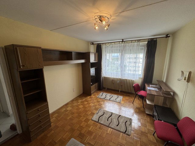 Eladó panellakás, Veszprémben 37 M Ft, 2 szobás