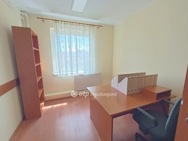 Eladó ipari ingatlan, Pakson 550 M Ft / költözzbe.hu