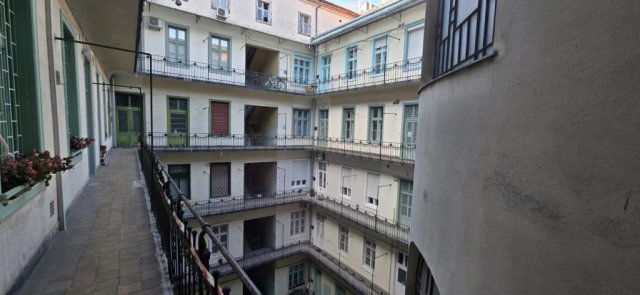 Eladó téglalakás, Budapesten, VI. kerületben, Király utcában