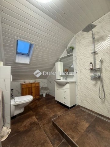 Eladó családi ház, Vecsésen 137.9 M Ft, 4 szobás