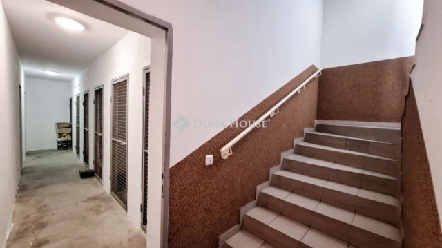 Eladó téglalakás, Egerben 89 M Ft, 4 szobás