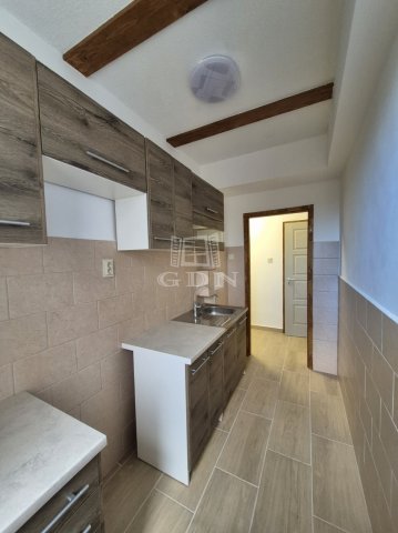 Eladó panellakás, Várpalotán 36.2 M Ft, 1+1 szobás