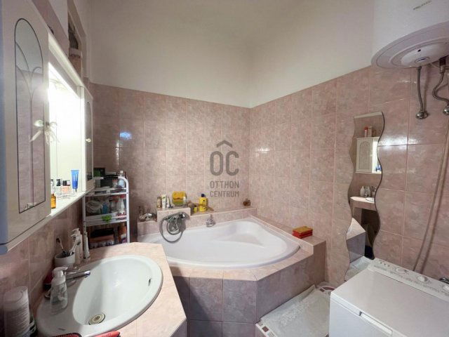 Eladó téglalakás, Budapesten, VIII. kerületben 72.9 M Ft