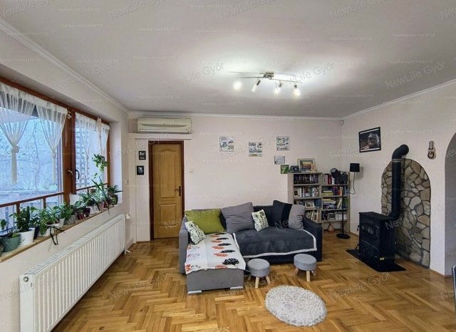 Eladó családi ház, Soboron 67.99 M Ft, 6 szobás