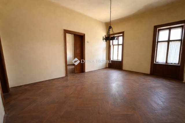 Eladó téglalakás, Budapesten, V. kerületben 179 M Ft, 2 szobás