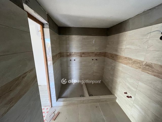 Eladó családi ház, Majosházán 129 M Ft, 6+2 szobás