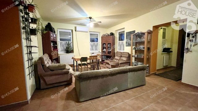 Eladó családi ház, Lakitelken 70 M Ft, 6 szobás