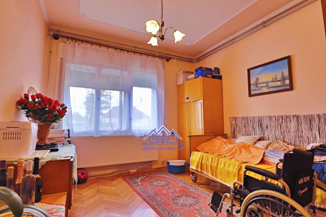 Eladó családi ház, Békésen 85 M Ft, 5 szobás