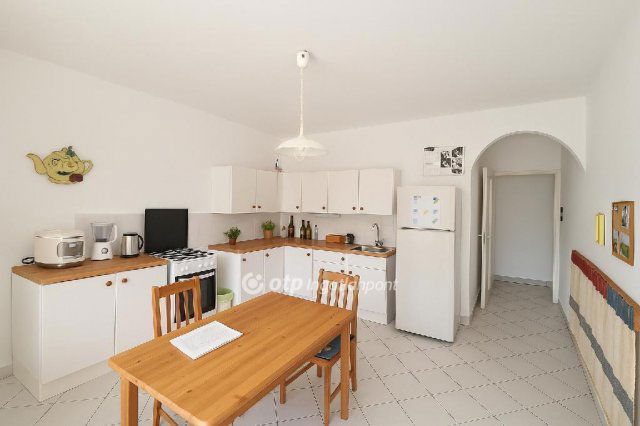 Eladó családi ház, Kiskunlacházán 79.9 M Ft, 5 szobás