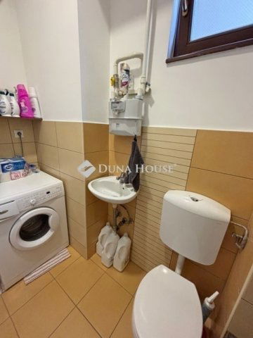 Eladó téglalakás, Szombathelyen 105 M Ft, 4 szobás