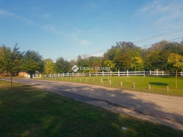 Eladó telek, Dunaújvárosban 108.7 M Ft / költözzbe.hu