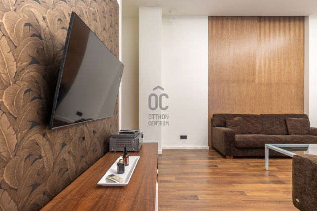 Eladó téglalakás, Budapesten, V. kerületben, Kristóf téren