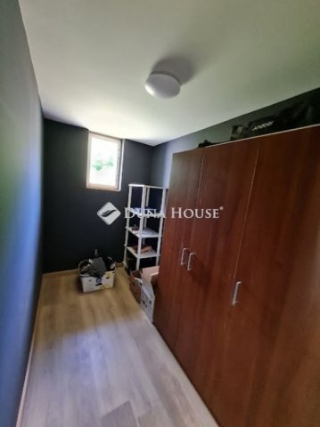 Eladó családi ház, Pécsett 49 M Ft, 2 szobás