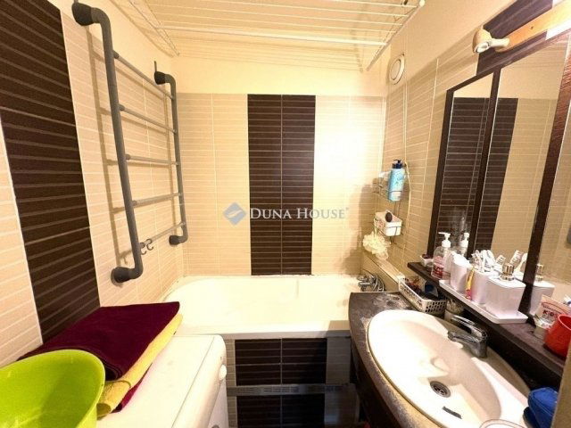 Eladó panellakás, Szegeden 53 M Ft, 3 szobás