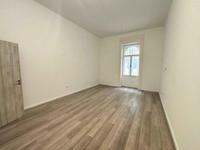 Eladó téglalakás, Budapesten, VI. kerületben, Weiner Leó utcában