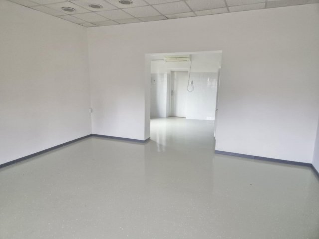 Kiadó üzlethelyiség, Pécsett, Komlói úton 130 E Ft / hó