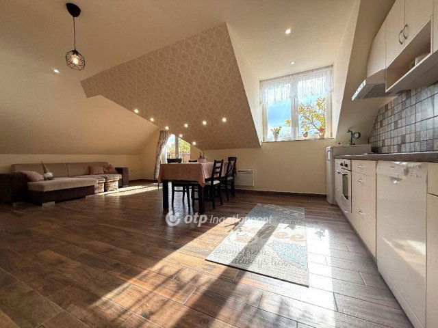 Eladó téglalakás, Pilisvörösváron 67.5 M Ft, 2 szobás