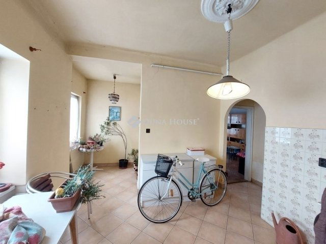 Eladó családi ház, Budapesten, III. kerületben 230 M Ft