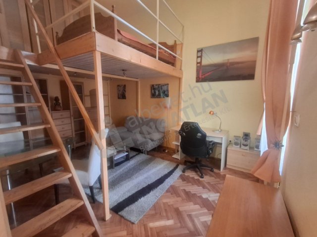 Kiadó téglalakás, albérlet, VI. kerületben, Csengery utcában