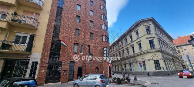 Kiadó téglalakás, albérlet, Budapesten, V. kerületben, 3 szobás