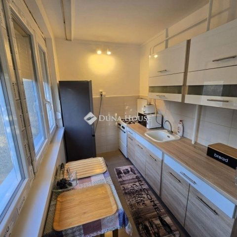 Eladó panellakás, Kecskeméten 52.9 M Ft, 2 szobás