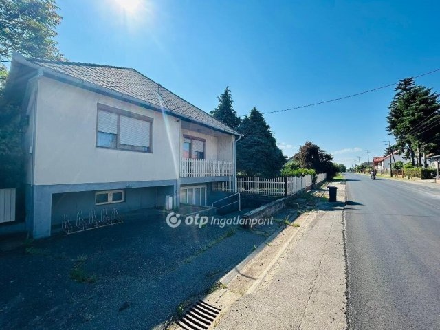 Eladó családi ház, Paszabon 25 M Ft, 3 szobás