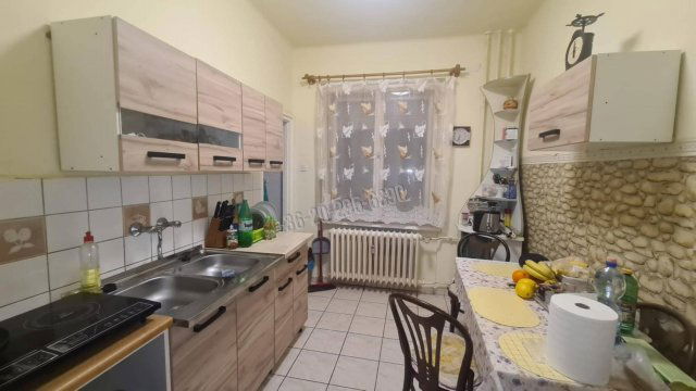 Eladó téglalakás, Dunaújvárosban 26.7 M Ft, 1 szobás