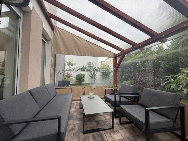 Eladó családi ház, Vecsésen 147 M Ft, 4 szobás