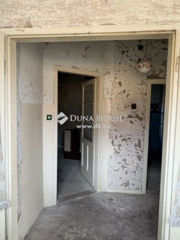 Eladó családi ház, Vecsésen 48 M Ft, 2 szobás